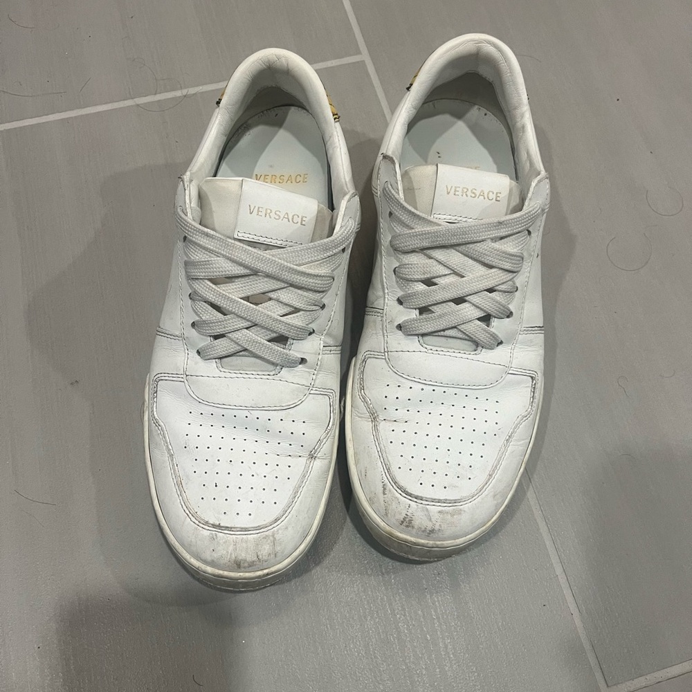 Versace white ilus sneaker size 40